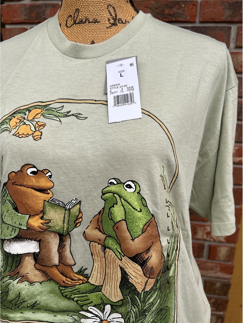 Frog and Toad Graphic T-Shirt Size Large